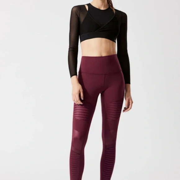 NWT Alo High Waisted Moto leggings in Cherry Glossy small - Picture 1 of 4